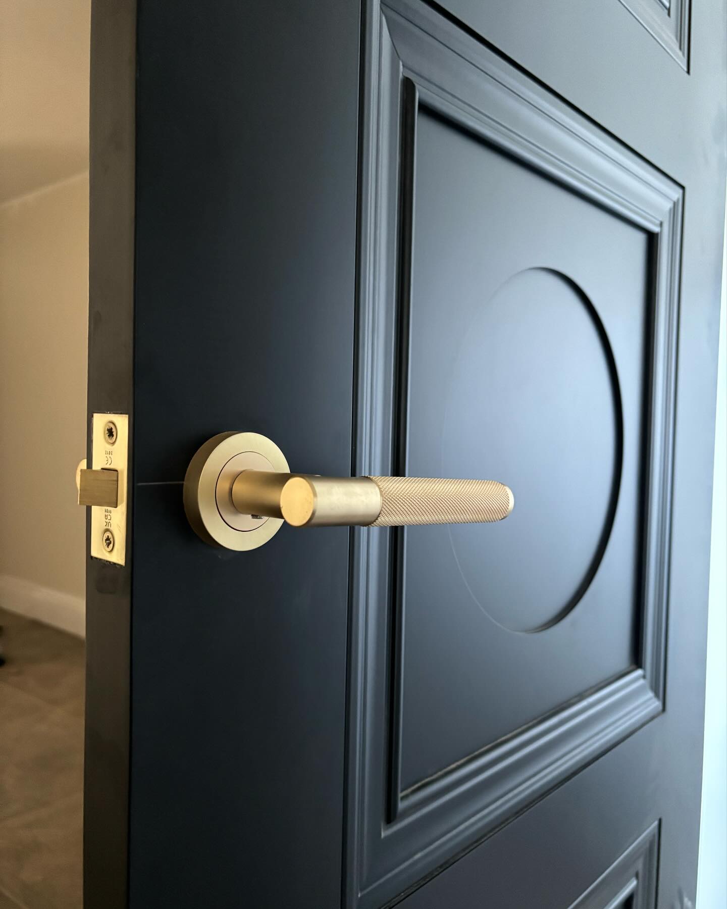 Internal door fitting